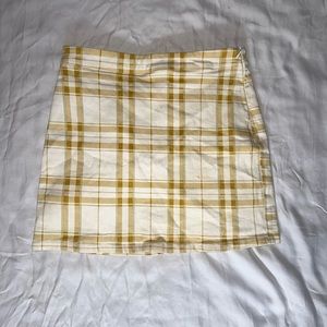 FOREVER 21 YELLOW PLAID MINI SKIRT SIZE SMALL